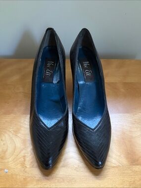 Van Eli Black Pointed Toe Pumps with Subtle Chevron Texture